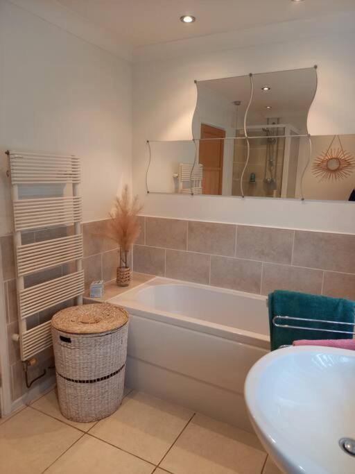 Modernised Home With 2 Bedrooms In Cardiff Exterior foto